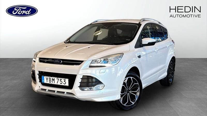 Vit (white) Begagnad 2016 Ford Kuga SUV | 124 900 kr (Marknadspris) - Bild 1/4