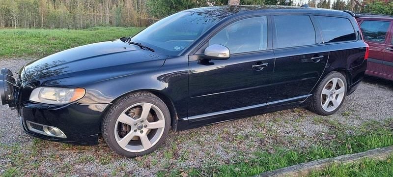 Svart Begagnad 2011 Volvo V70 R-Design Kombi | 119 000 kr (Marknadspris) - Bild 1/4