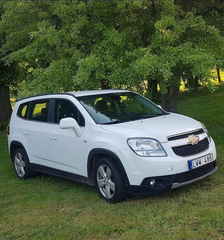 Vit Begagnad 2011 Chevrolet Orlando Minibuss | 38 000 kr (Marknadspris) - Bild 1/4