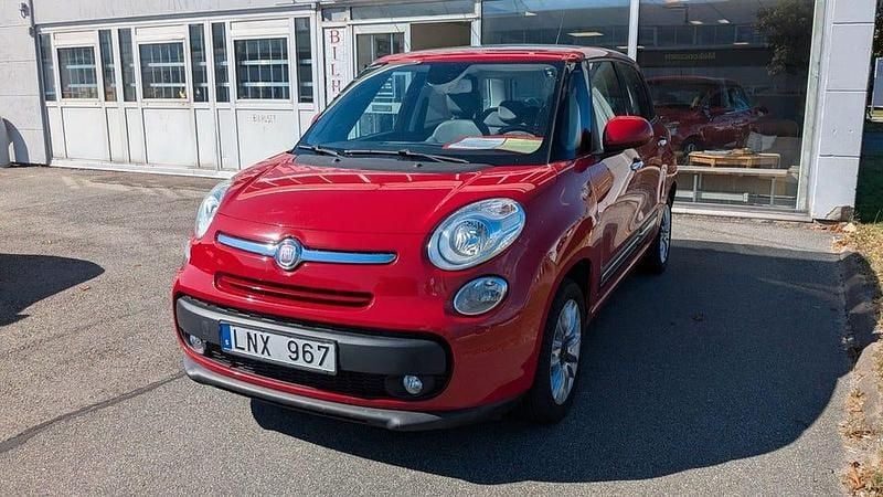 Begagnad Fiat 500L Lounge 95 HK (69 kW) 2013 Röd Minibuss