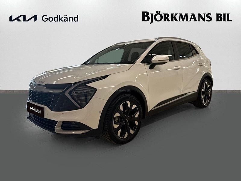 Vit Begagnad 2023 Kia Sportage Advance SUV | 395 000 kr (Marknadspris) - Bild 1/4