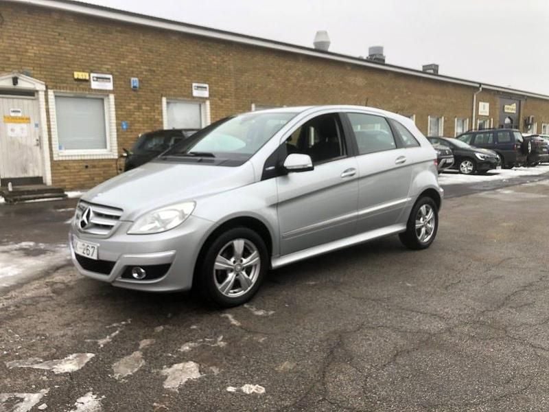 Silver Begagnad 2011 Mercedes B180 Minibuss | 59 000 kr (Marknadspris) - Bild 1/4