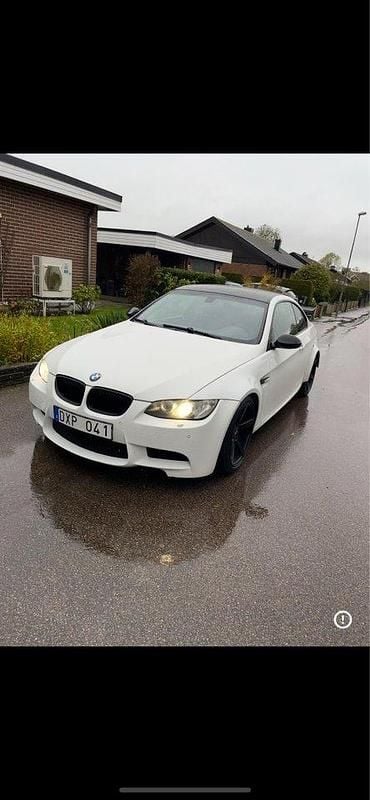 Vit Begagnad 2009 BMW 335 Sportkupé | 100 000 kr - Bild 1/4
