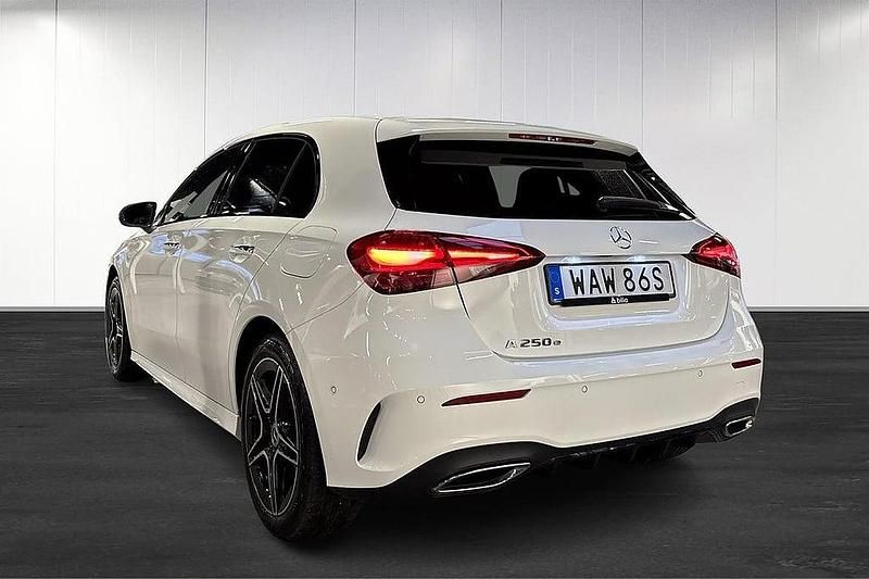 Begagnad Mercedes A250 AMG 163 HK (119 kW) 2023 Vit Halvkombi
