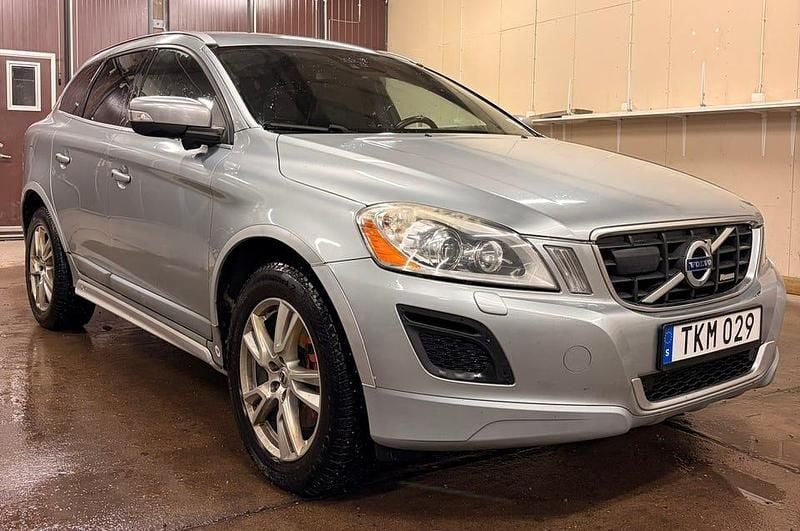 Gray metallic Begagnad 2013 Volvo XC60 R-Design SUV | 105 000 kr (Superpris) - Bild 1/4