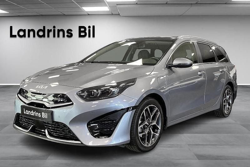 Grå Begagnad 2022 Kia Ceed 2 Kombi | 269 000 kr (Marknadspris) - Bild 1/4