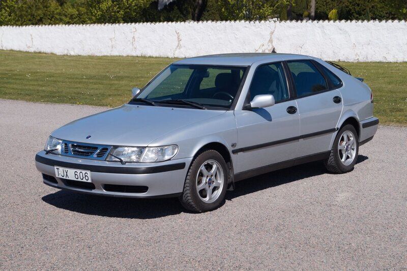 Ljusgrå Begagnad 2002 Saab 9-3 Halvkombi | 39 900 kr (Dyr) - Bild 1/4