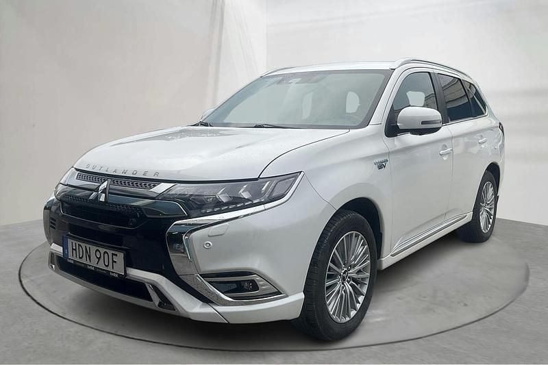 Vit Begagnad 2019 Mitsubishi Outlander SUV | 226 000 kr (Marknadspris) - Bild 1/4