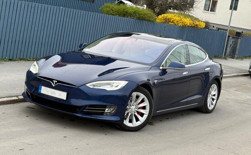 Blå Begagnad 2018 Tesla Model S Sedan | 499 000 kr - Bild 1/3