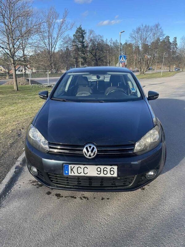Grå Begagnad 2010 VW Golf Halvkombi | 45 000 kr (Bra pris) - Bild 1/4