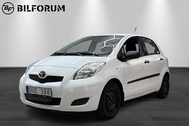 Vit Begagnad 2008 Toyota Yaris Halvkombi | 39 800 kr (Marknadspris) - Bild 1/4