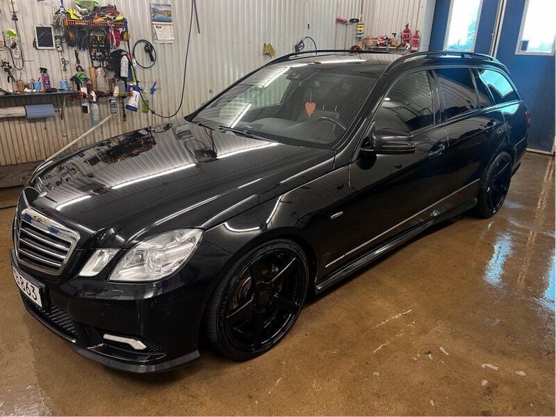 Svart Begagnad 2011 Mercedes E250 AMG Kombi | 87 000 kr (Lite dyr) - Bild 1/4