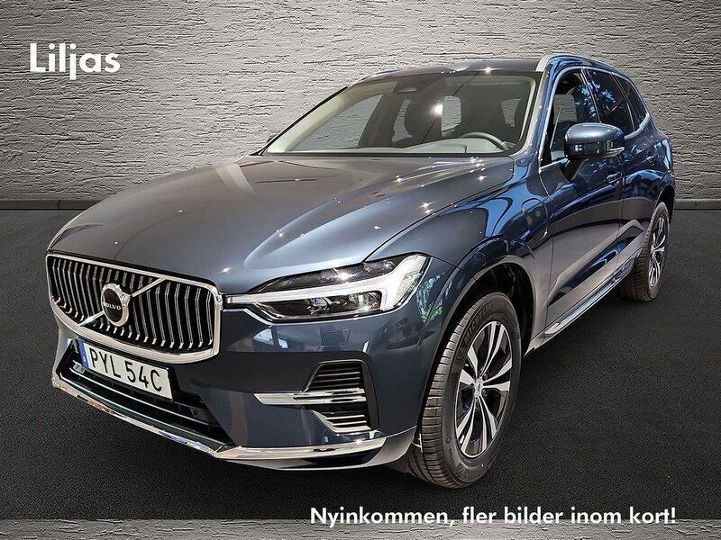 Blå Ny 2024 Volvo XC60 Core SUV | 559 900 kr (Marknadspris) - Bild 1/4