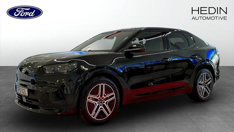 Svart (black) Ny 2025 Ford Capri Premium SUV | 564 000 kr - Bild 1/4