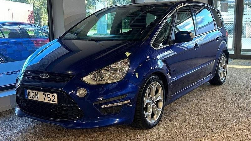 Blå Begagnad 2013 Ford S-MAX Titanium Minibuss | 119 900 kr (Marknadspris) - Bild 1/4