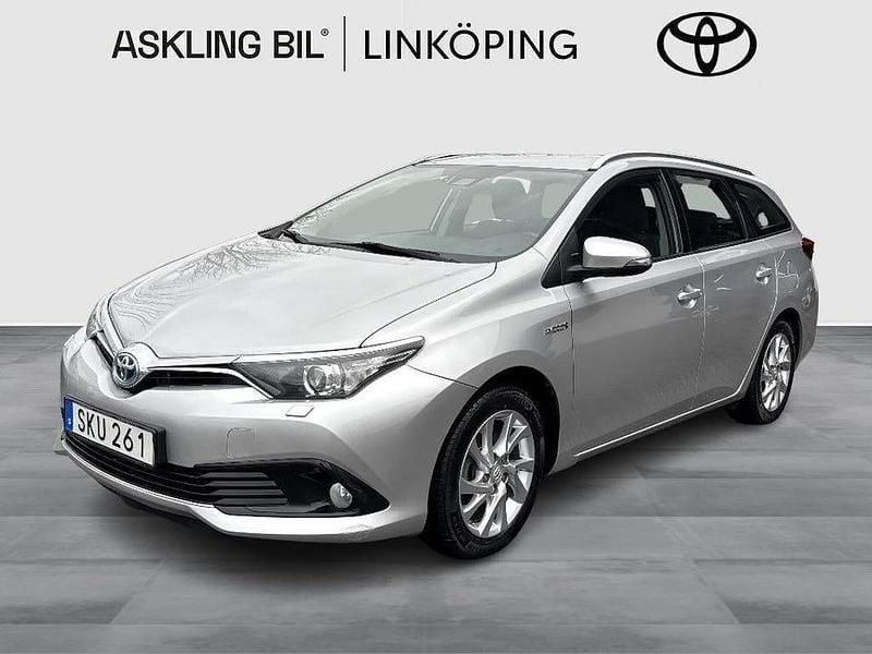 Silver Begagnad 2016 Toyota Auris Hybrid Kombi | 159 000 kr (Marknadspris) - Bild 1/3