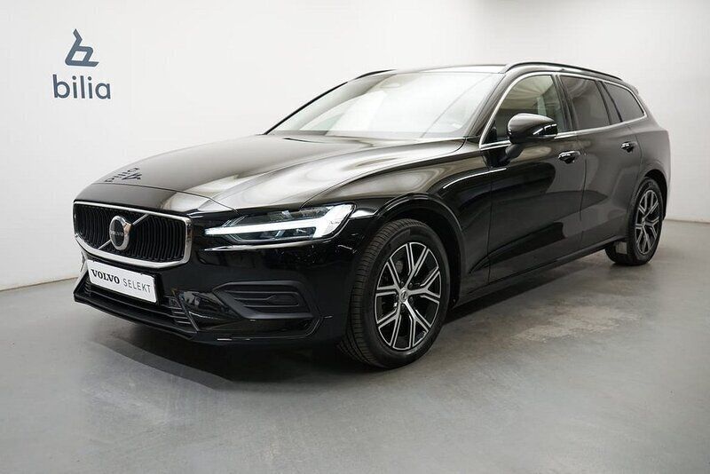 Svart Begagnad 2022 Volvo V60 Core Kombi | 319 900 kr (Bra pris) - Bild 1/3
