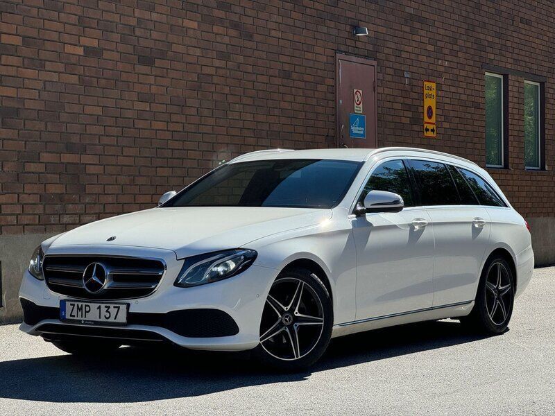 Vit Begagnad 2018 Mercedes E200 Kombi | 199 500 kr (Marknadspris) - Bild 1/4