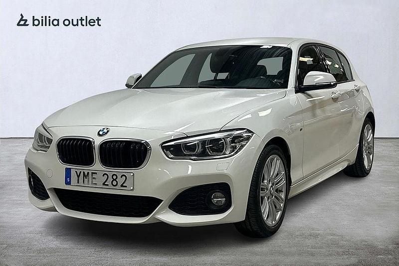 Vit Begagnad 2017 BMW 118 M Sport Halvkombi | 164 900 kr (Bra pris) - Bild 1/3