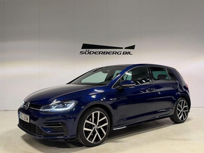 Mörkblå Begagnad 2019 VW Golf VII R-line Halvkombi | 239 900 kr (Lite dyr) - Bild 1/4