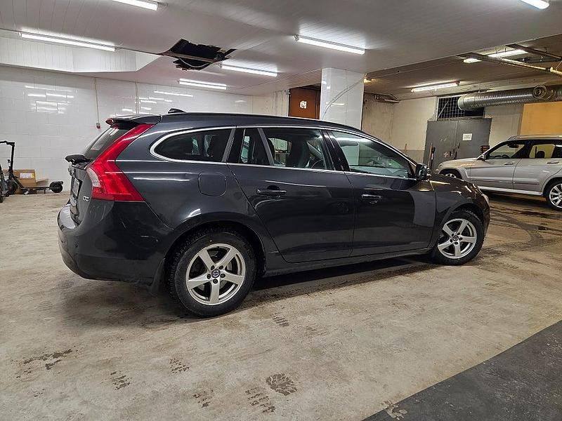 Begagnad Volvo V60 Momentum 120 HK (88 kW) 2015 Grå Kombi