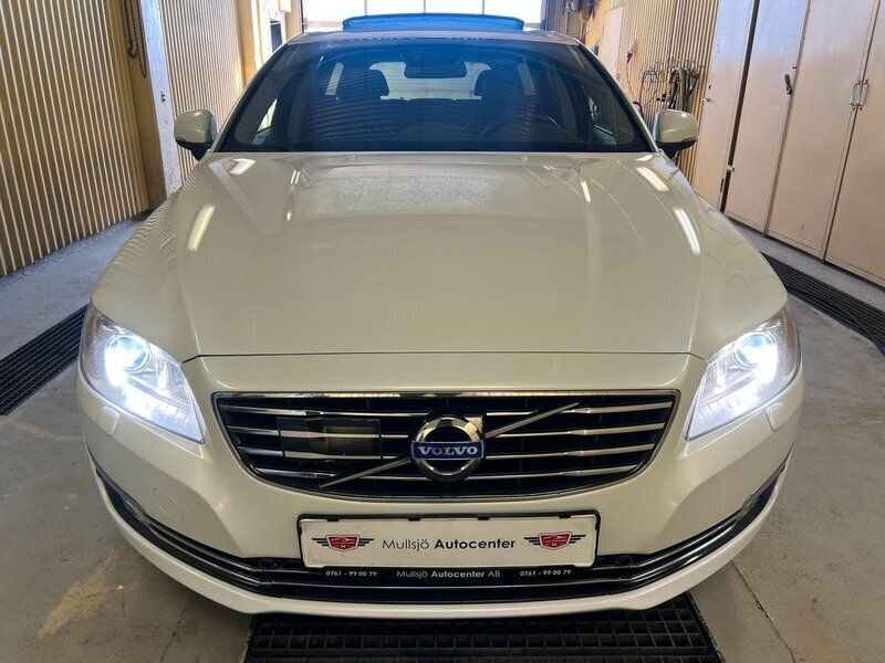 Vit Begagnad 2015 Volvo V70 Kombi | 164 900 kr (Dyr) - Bild 1/4