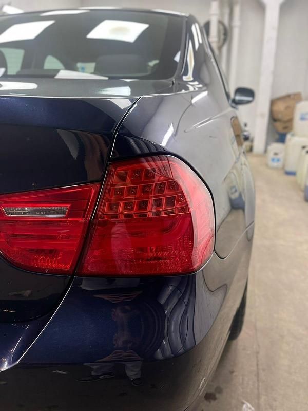 Begagnad BMW 325 218 HK (160 kW) 2009 Sedan