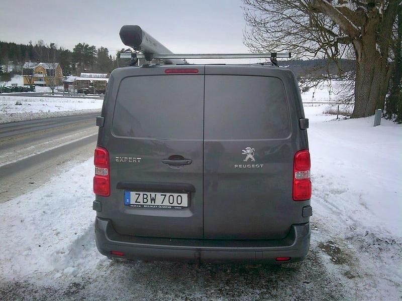 Begagnad Peugeot Expert 116 HK (85 kW) 2018 Grå Van