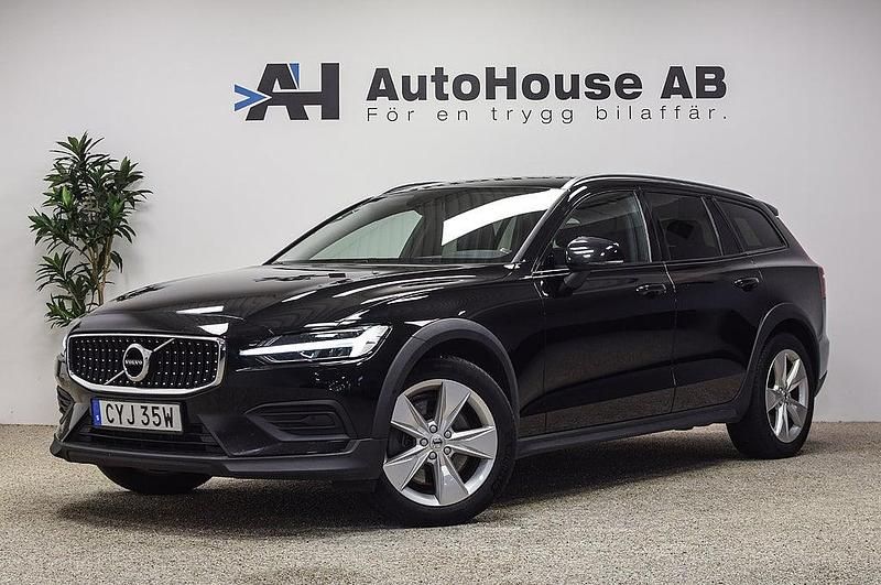 Svart Begagnad 2022 Volvo V60 CC Kombi | 329 000 kr (Bra pris) - Bild 1/4