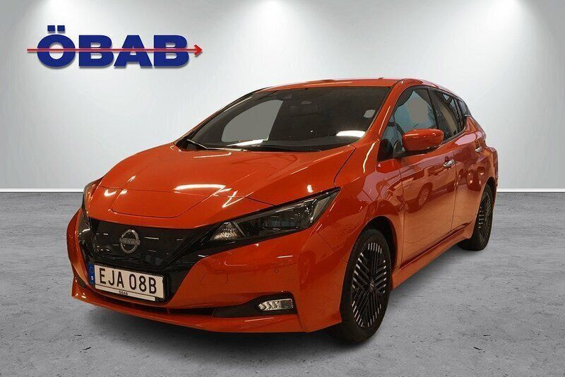 Röd Begagnad 2022 Nissan Leaf N-Connecta Halvkombi | 228 700 kr (Marknadspris) - Bild 1/4