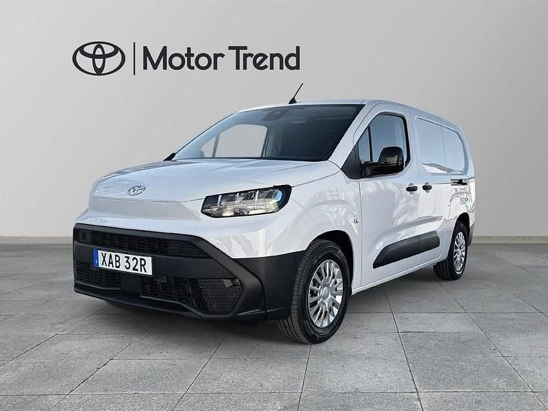 Vit Ny 2025 Toyota Proace City City Minibuss | 399 900 kr (Marknadspris) - Bild 1/4