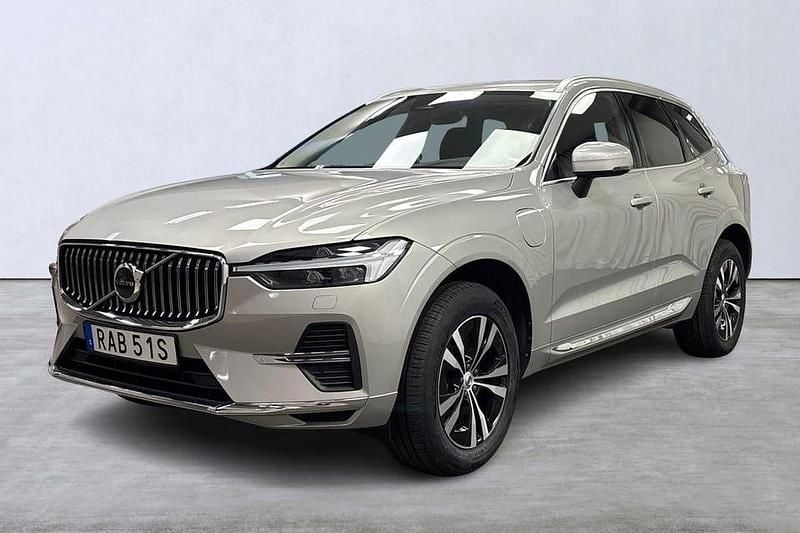 Begagnad Volvo XC60 Core 355 HK (261 kW) 2023 Silver SUV