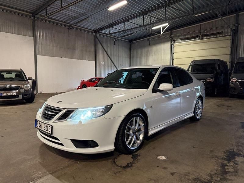 Vit Begagnad 2010 Saab 9-3 Vector Sedan | 64 900 kr (Lite dyr) - Bild 1/4