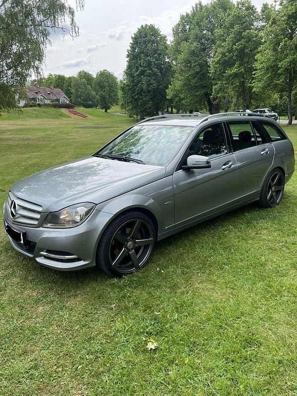 Silver Begagnad 2012 Mercedes C220 Avantgarde Kombi | 74 000 kr (Marknadspris) - Bild 1/4
