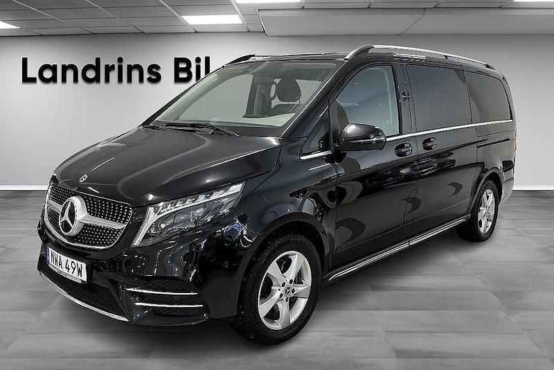Svart Begagnad 2023 Mercedes V300 AMG line Minibuss | 739 900 kr (Superpris) - Bild 1/4