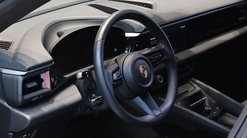 Begagnad Porsche Macan 4 Electric 289 kW (393 HK) 2024 Grå SUV