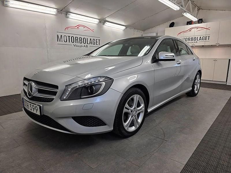Silver Begagnad 2015 Mercedes A200 Halvkombi | 195 500 kr (Marknadspris) - Bild 1/4