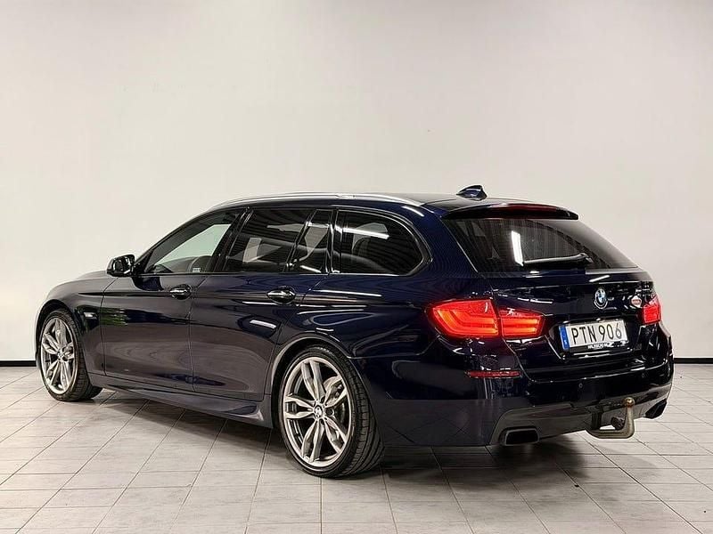 Begagnad BMW M550 M Sport 381 HK (280 kW) 2012 Blå Sedan