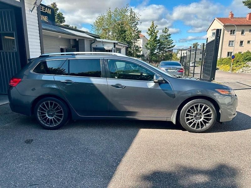 Begagnad Honda Accord Elegance 157 HK (115 kW) 2010 Ljusgrå Kombi