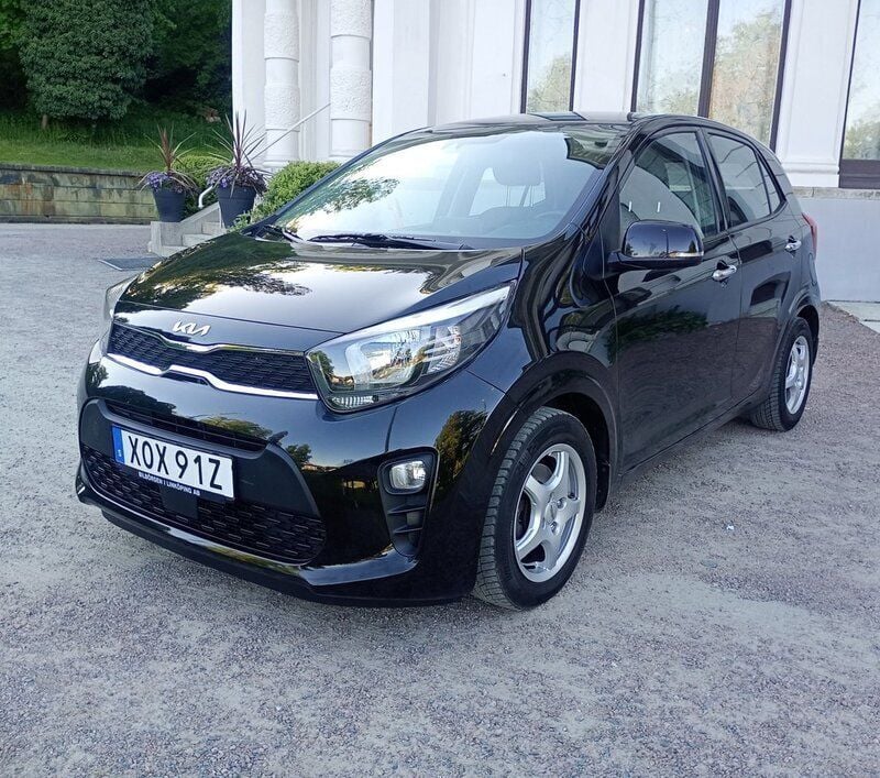 Svart (svart / svart klädsel) Begagnad 2022 Kia Picanto 2 Halvkombi | 120 000 kr (Marknadspris) - Bild 1/4