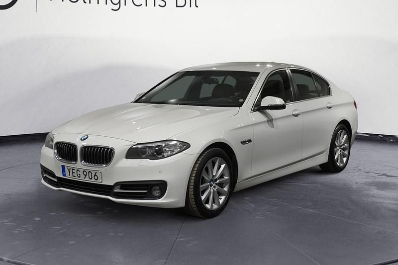 Vit Begagnad 2016 BMW 530 Sport Line Sedan | 219 400 kr (Marknadspris) - Bild 1/4