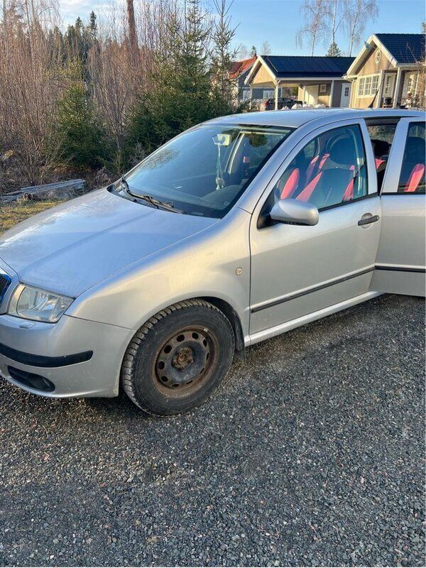 Silver Begagnad 2007 Skoda Fabia Halvkombi | 16 000 kr (Superpris) - Bild 1/4