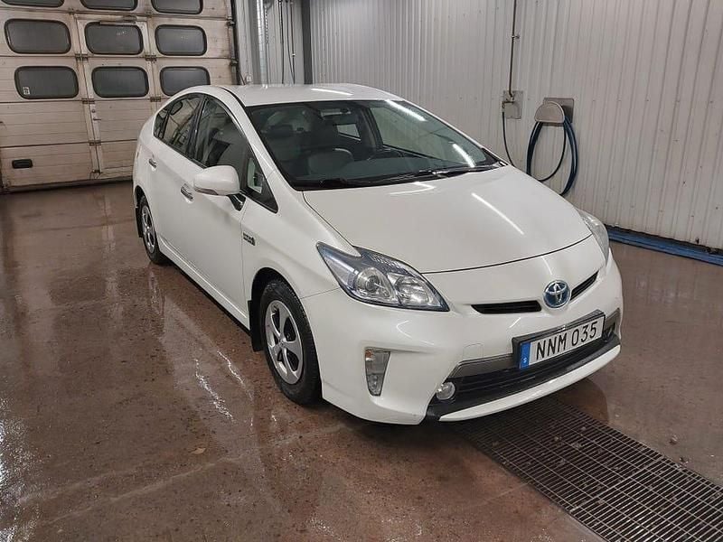 Begagnad Toyota Prius Plug-in Hybrid 136 HK (100 kW) 2013 Halvkombi