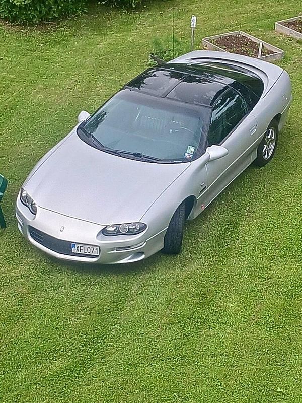 Silver Begagnad 2000 Chevrolet Camaro Halvkombi | 110 000 kr - Bild 1/4