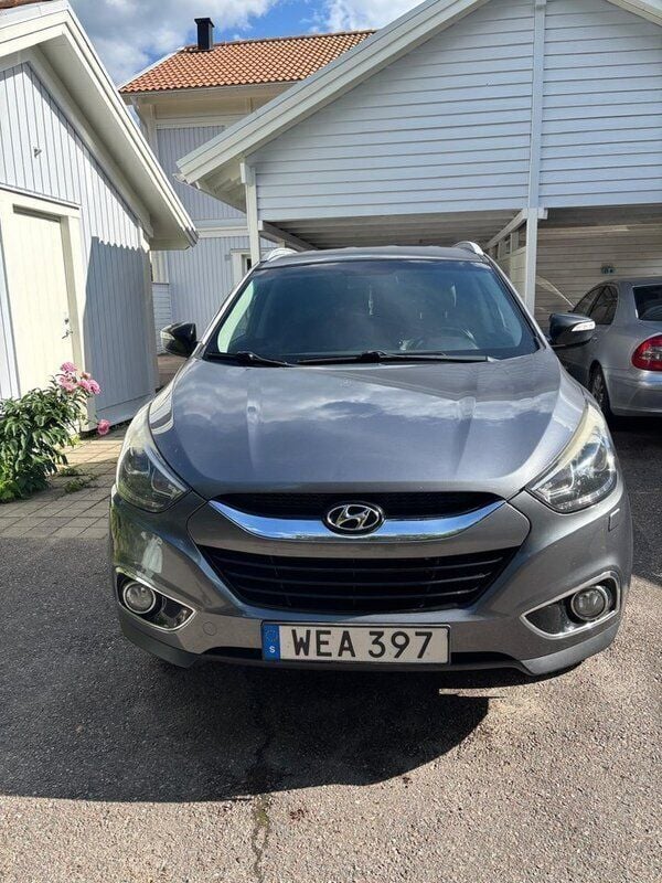 Grå Begagnad 2014 Hyundai ix35 Premium SUV | 99 500 kr (Marknadspris) - Bild 1/4