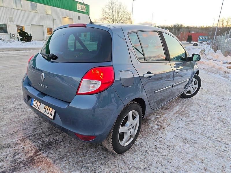 Begagnad Renault Clio IV 75 HK (55 kW) 2012 Blågrå
