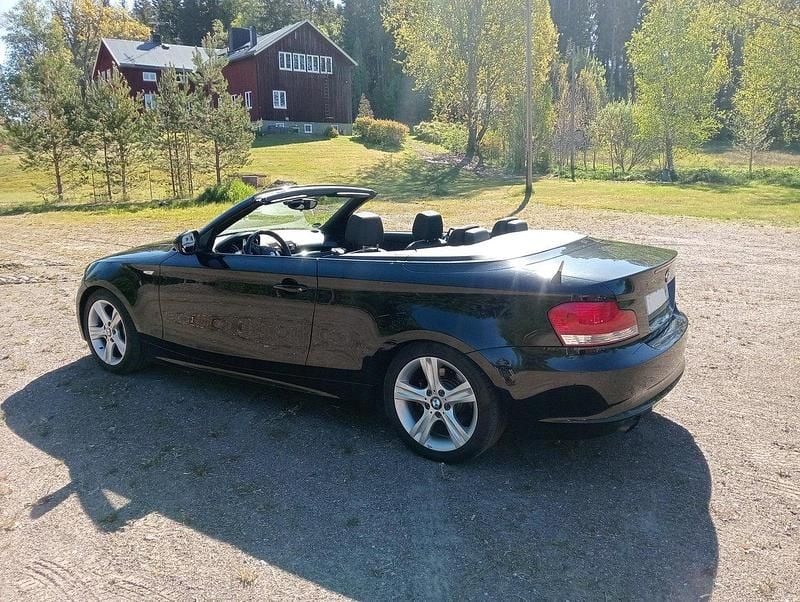 Svart Begagnad 2010 BMW 118 Cabriolet Advantage Cab | 69 000 kr - Bild 1/4