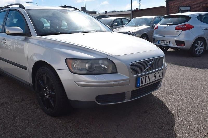 Begagnad Volvo V50 126 HK (92 kW) 2005 Ljusgrå (grå) Kombi