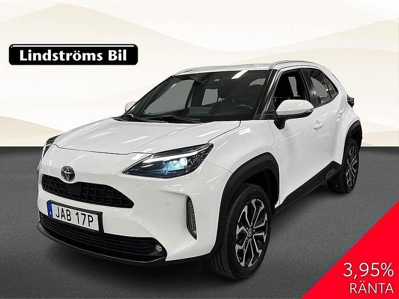 Vit Begagnad 2022 Toyota Yaris Cross Active SUV | 264 900 kr (Bra pris) - Bild 1/3