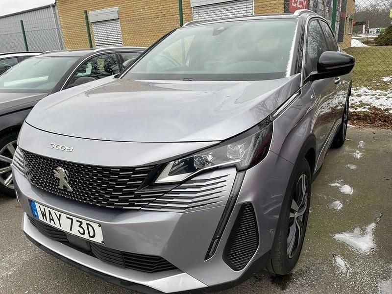 Grå metallic Begagnad 2023 Peugeot 3008 GT-line | 259 000 kr (Marknadspris) - Bild 1/2